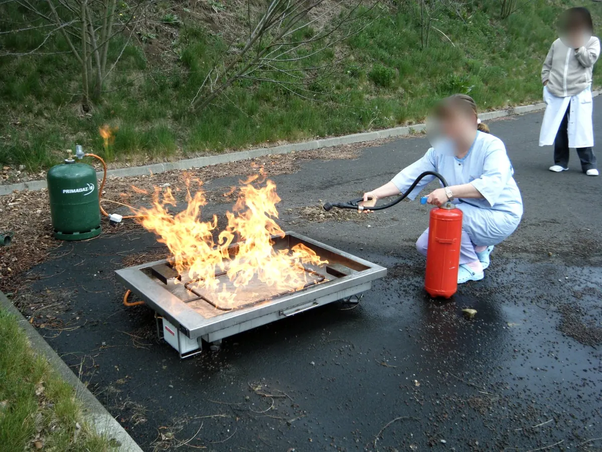 Session pratique d’extinction sur feu réel
